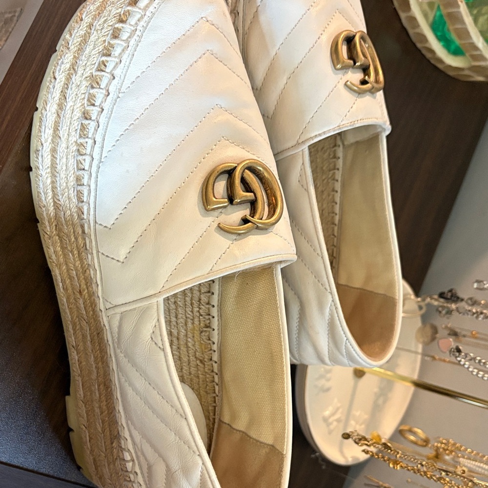 Gucci Women's Beige Espadrille Flats ( worn twice) - Picture 2 of 7
